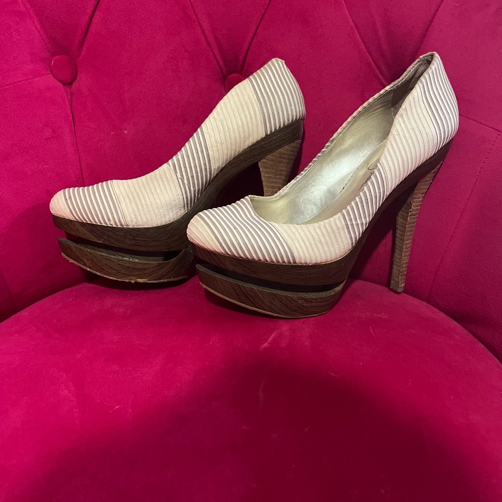 Heels - Picture 4 of 4